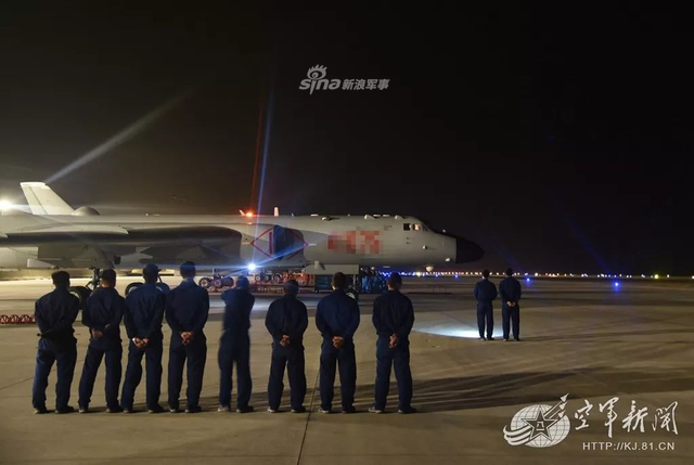 月黑风高正当时！空军某部轰6K大漠夜训锤炼战力