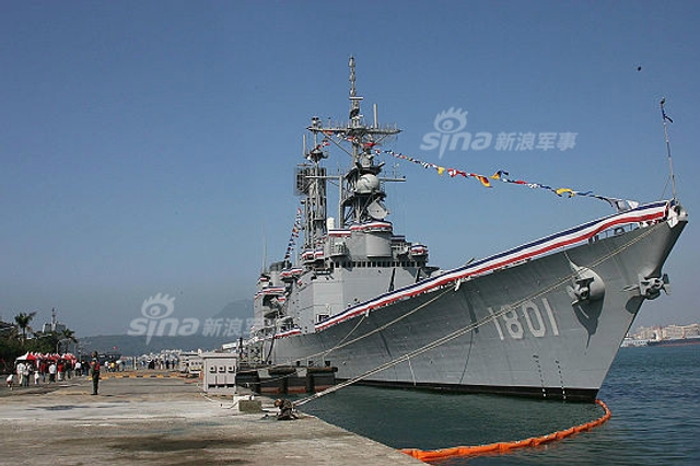 就这也敢来打擂台?台军也搞阅舰算上9艘快艇共20艘