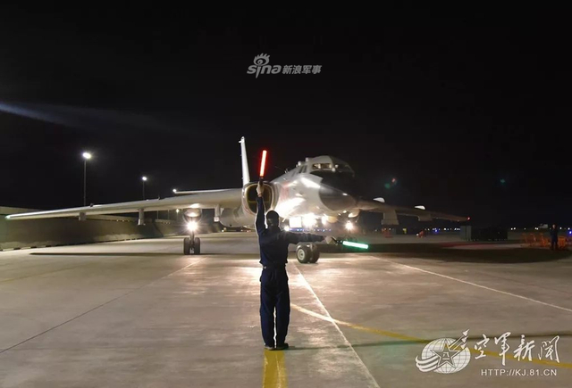 月黑风高正当时！空军某部轰6K大漠夜训锤炼战力