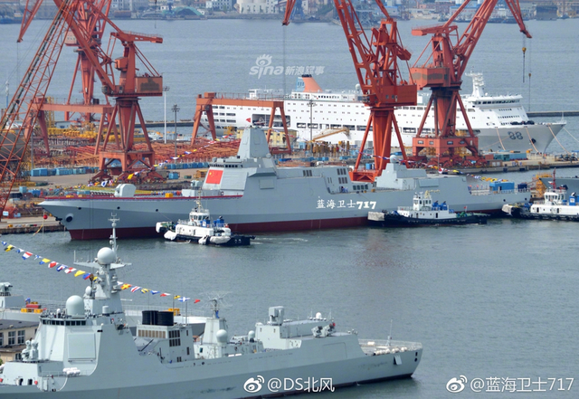顶得上英国海军了！我大连船厂055双舰下水五盾同框