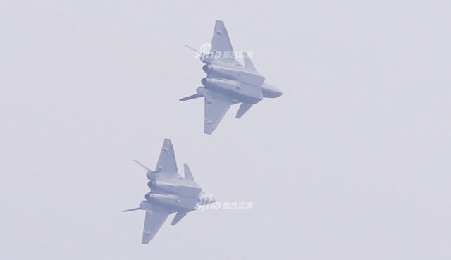 龙啸九天!我歼20战机珠海航展秀惊人机动性