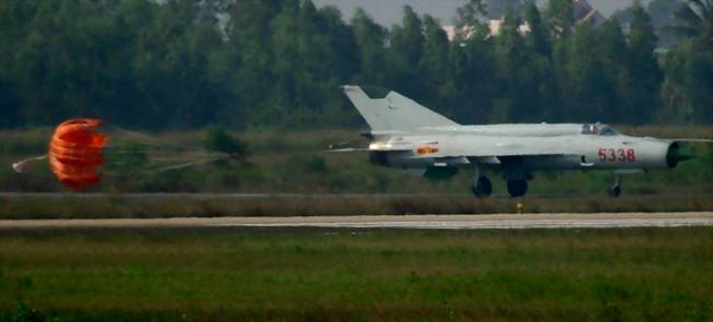 谁是土豪谁贫困一目了然!中美俄日越空军基地比教