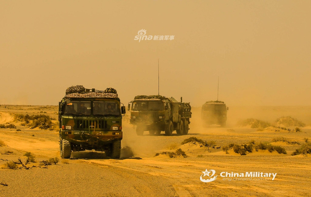 为大军遮起保护伞！我陆军红旗16搭配道尔M1大漠亮剑