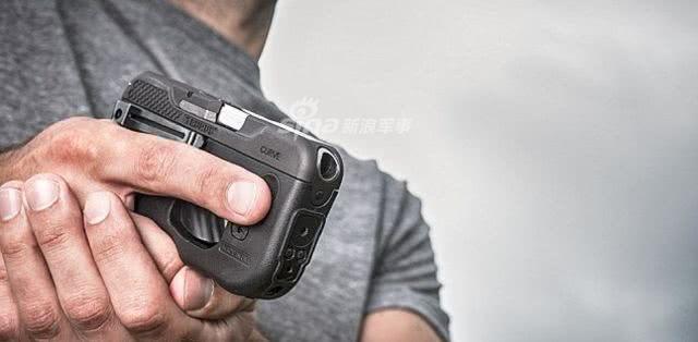 美国军火商推出伪装手枪像手机