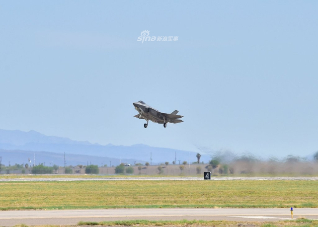 东亚空域越发紧张！韩空军飞行员完成首次F35飞行训练
