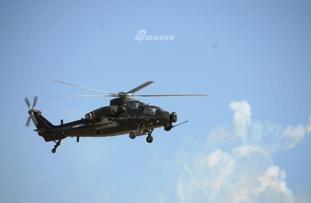 博得满堂彩！国际军事比赛库尔勒开幕式直10来表演