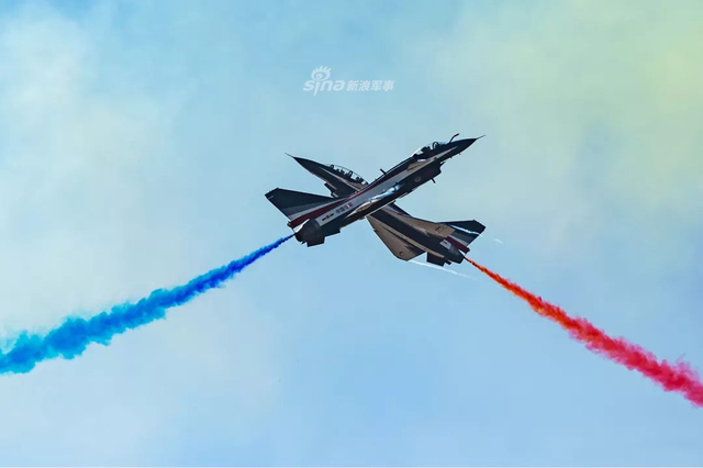 中国空军的娇子！我八一飞行表演队歼10献艺再展英姿