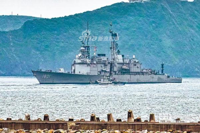 就这也敢来打擂台?台军也搞阅舰算上9艘快艇共20艘