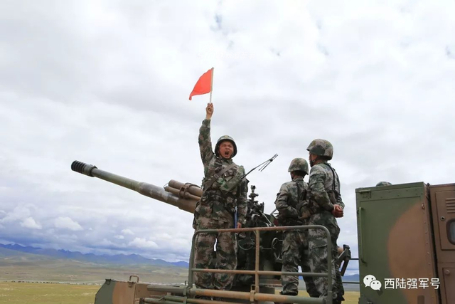 为国御边火力旺！我77集团军卡车炮青藏高原集群射击