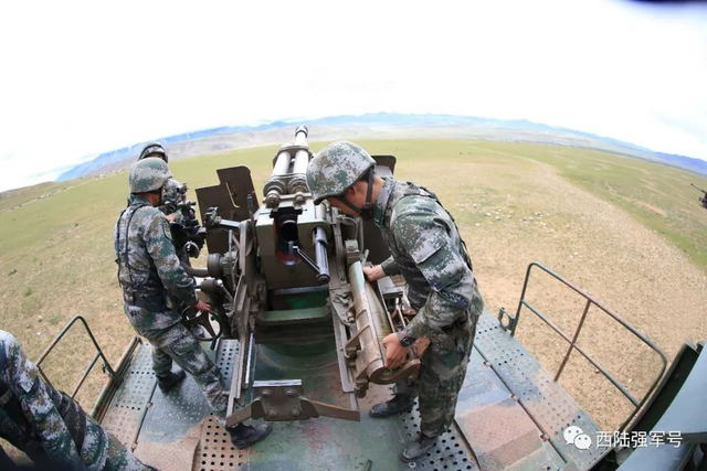 为国御边火力旺！我77集团军卡车炮青藏高原集群射击