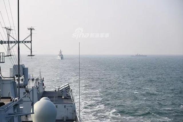 北海舰队多型舰艇联合反潜演练