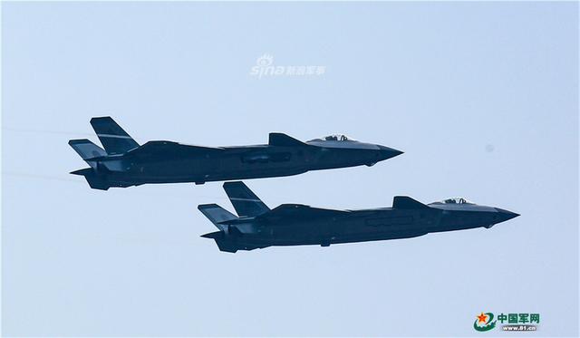 最好的生日礼物！我歼20航展四机编队献礼空军69周年
