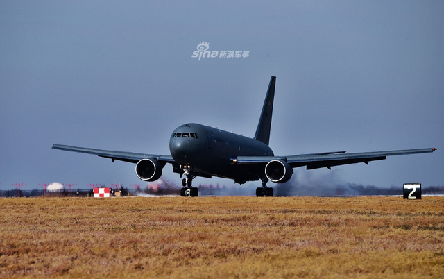 体型就是个大油罐!美空军一口气接收2架KC46A加油机