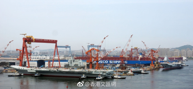 好兄弟齐头并进！我辽宁舰保养中与国产航母双舰合璧