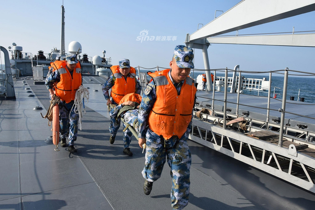 听说美舰又来了?我南海舰队某部急赴某海域实战演习