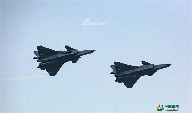 最好的生日礼物！我歼20航展四机编队献礼空军69周年
