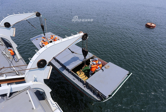 听说美舰又来了?我南海舰队某部急赴某海域实战演习