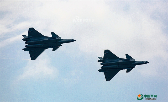 最好的生日礼物！我歼20航展四机编队献礼空军69周年