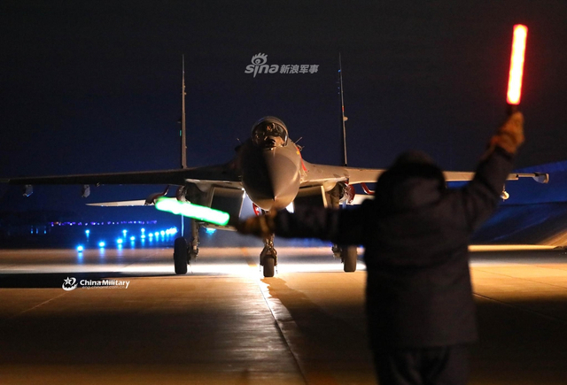 新飞行员练手？南部战区空军苏27UBK-20°带弹打靶