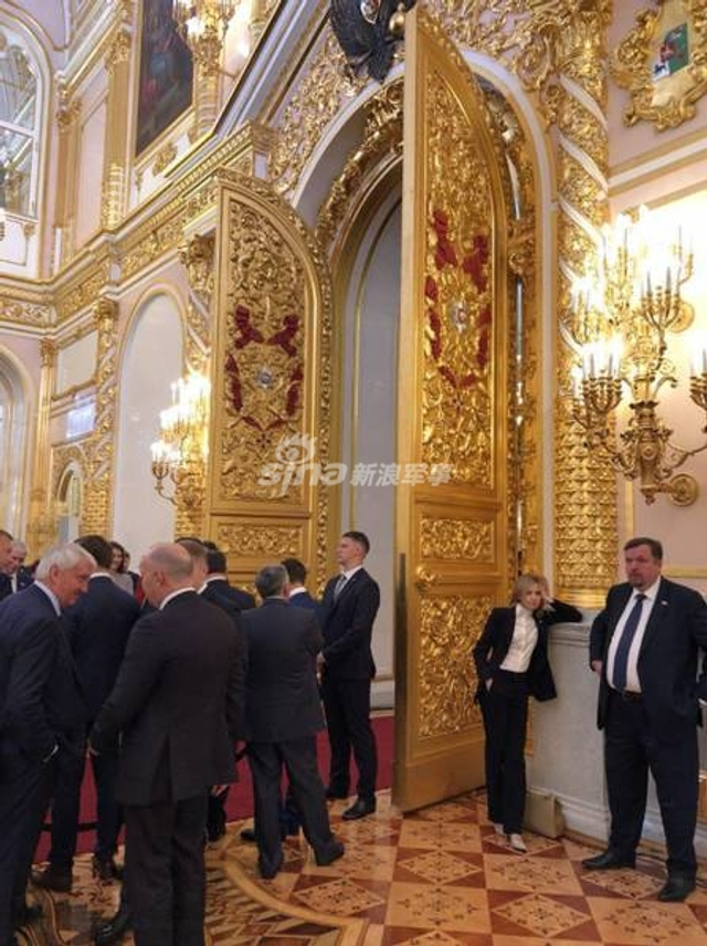 佳人风采依旧！前检察长娜塔莉亚在普京就职典礼上火了