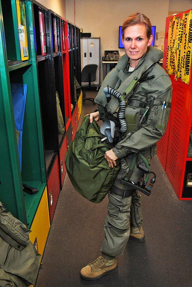 大姐真是条汉子!美军首位F35A战斗机女飞行员曝光