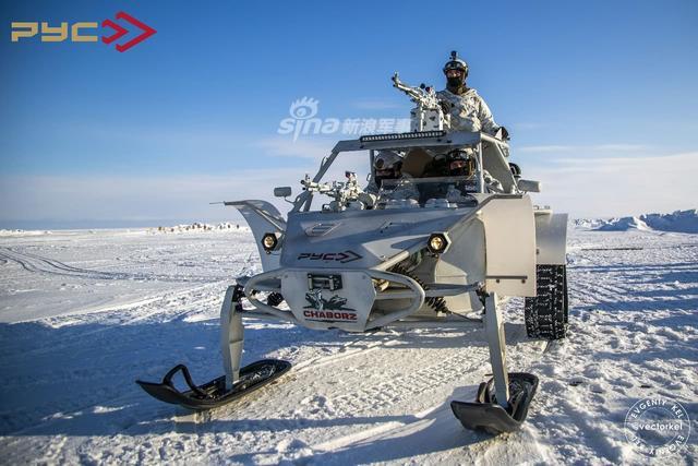 11           这款雪地突击战车其实就在普通突击车上安装雪橇和