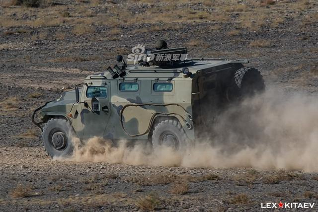 比悍马车猛！俄军精锐山地部队乘虎式装甲车反恐训练