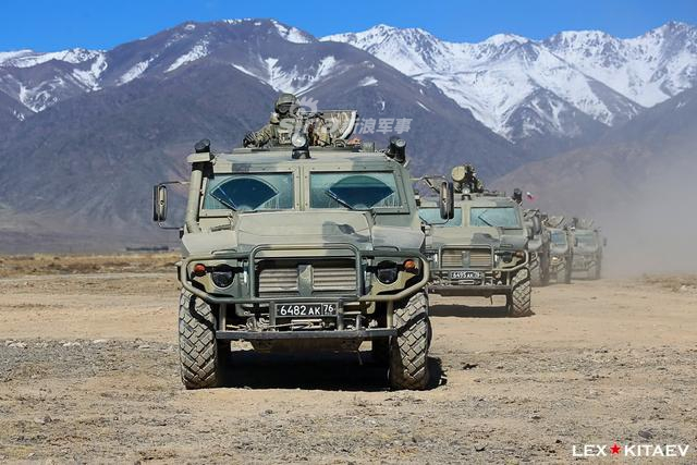 比悍马车猛！俄军精锐山地部队乘虎式装甲车反恐训练