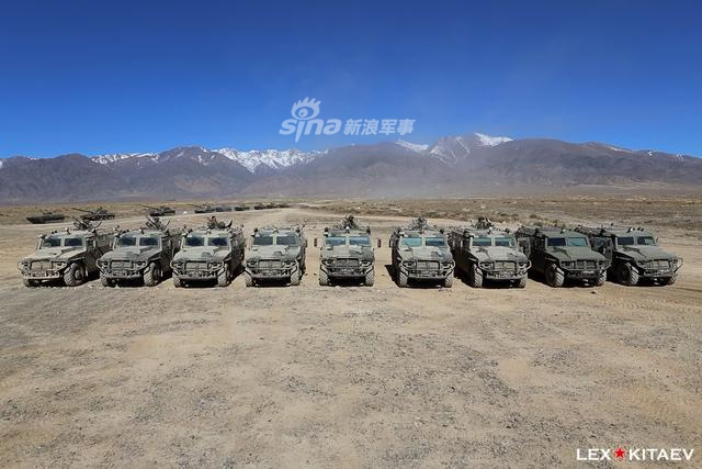 比悍马车猛！俄军精锐山地部队乘虎式装甲车反恐训练