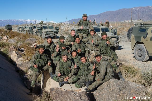 比悍马车猛！俄军精锐山地部队乘虎式装甲车反恐训练