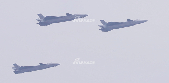 龙啸九天!我歼20战机珠海航展秀惊人机动性