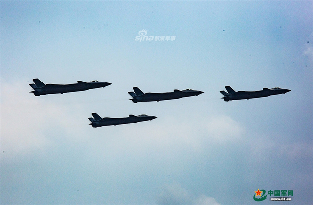 最好的生日礼物！我歼20航展四机编队献礼空军69周年