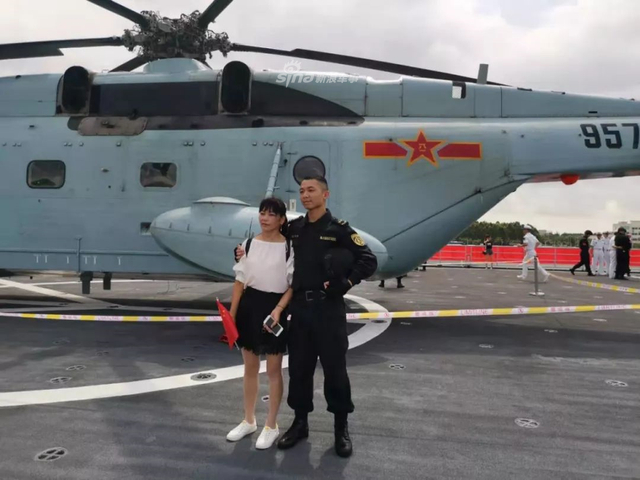 这一幕分外暖心！父母妻儿喜迎我海军护航编队官兵