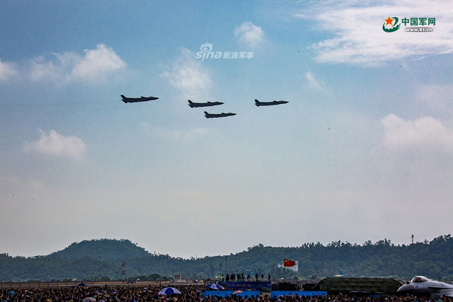 最好的生日礼物！我歼20航展四机编队献礼空军69周年
