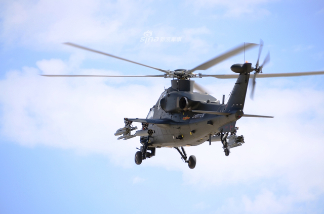 博得满堂彩！国际军事比赛库尔勒开幕式直10来表演