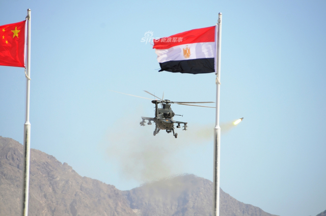 博得满堂彩！国际军事比赛库尔勒开幕式直10来表演