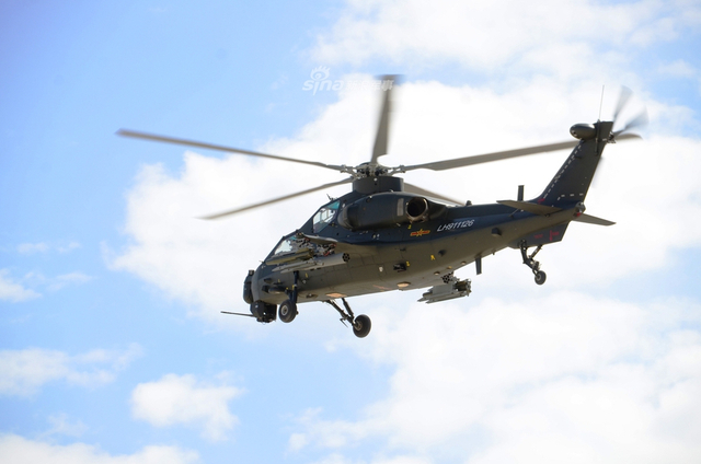 博得满堂彩！国际军事比赛库尔勒开幕式直10来表演