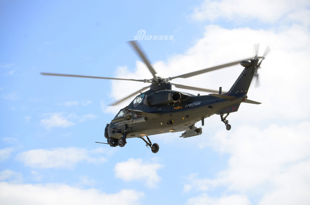 博得满堂彩！国际军事比赛库尔勒开幕式直10来表演