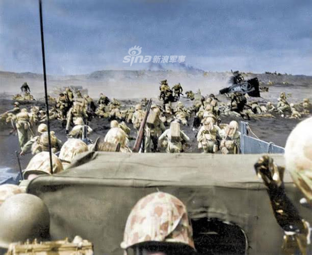 1945年美国军队登陆硫磺岛向日军展开攻击,它是太平洋战争中最激烈的