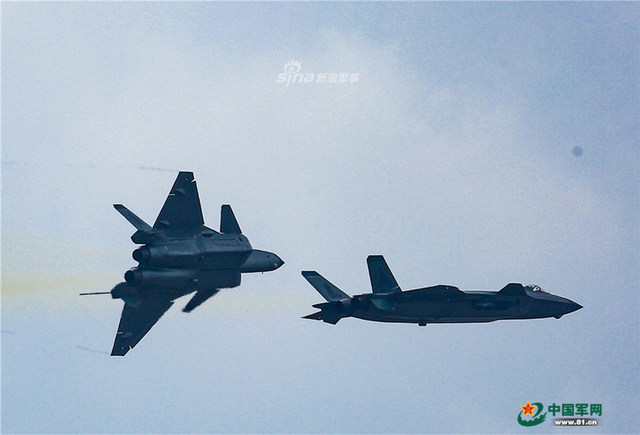最好的生日礼物！我歼20航展四机编队献礼空军69周年