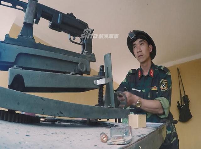 这操作太骚!越南士兵魔改pps41冲锋枪看不出原样