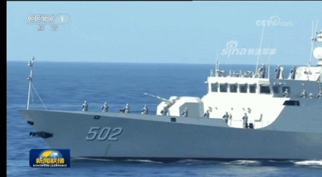 史上最壮观！中国海军南海阅兵辽宁舰领衔编队劈波斩浪