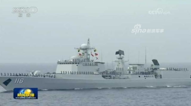 史上最壮观！中国海军南海阅兵辽宁舰领衔编队劈波斩浪
