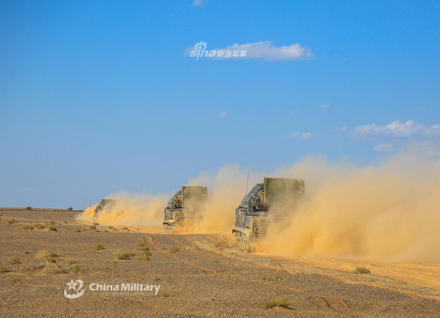 为大军遮起保护伞！我陆军红旗16搭配道尔M1大漠亮剑