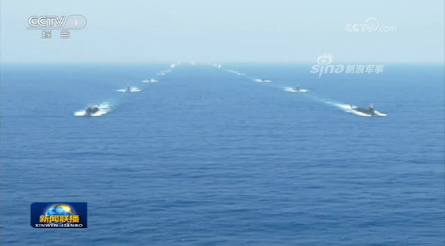 我辽宁舰领衔海军编队南海阅兵
