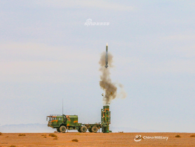 为大军遮起保护伞！我陆军红旗16搭配道尔M1大漠亮剑