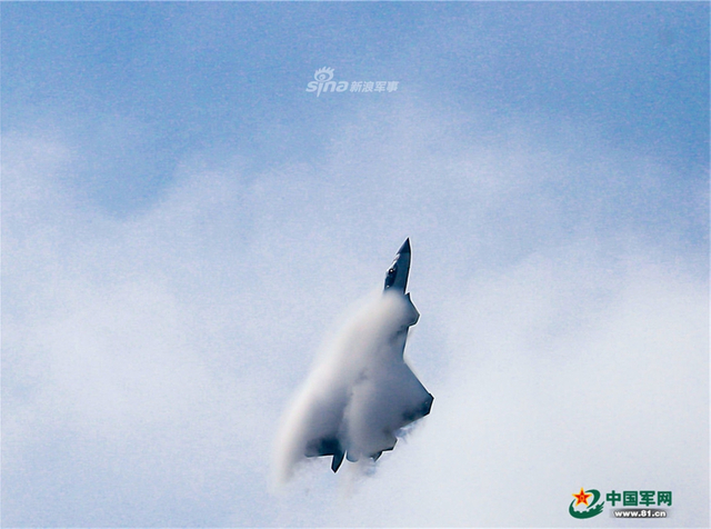 最好的生日礼物！我歼20航展四机编队献礼空军69周年