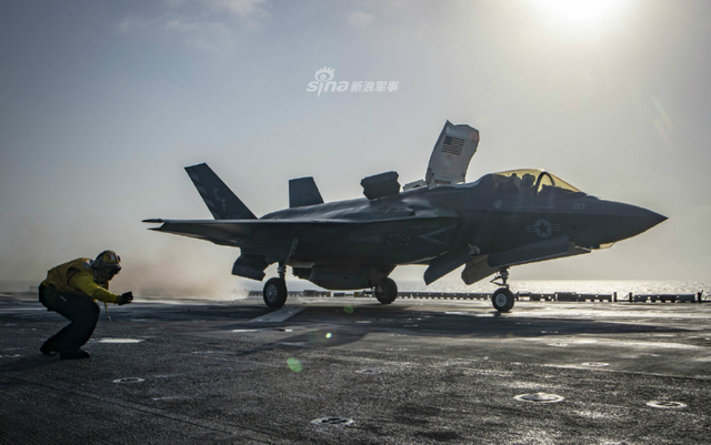 回顾首杀前夕:进行首次实战的美军F35B起飞瞬间