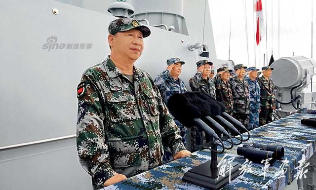 习主席出席南海海域海上阅兵