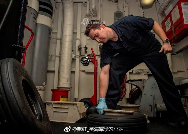 特朗普咄咄逼人！美航母刚离越南又携日本赴南海军演